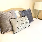 Amazing 2-Bed City Centre Apt With Parking