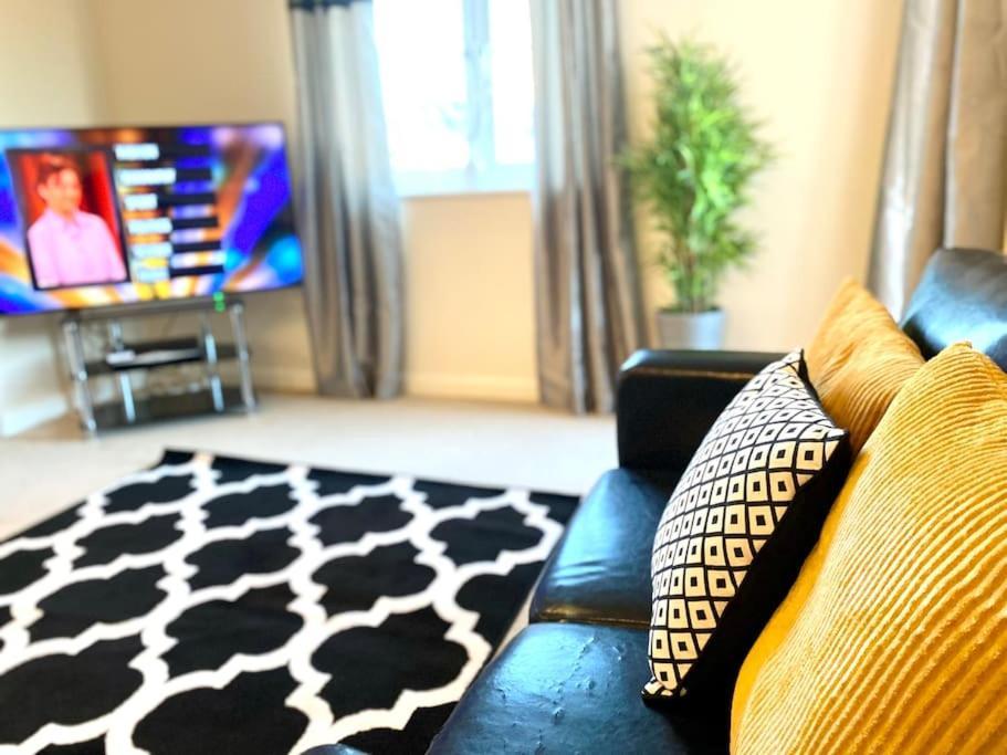Apartment Amazing 2-bed Centre With Parking *