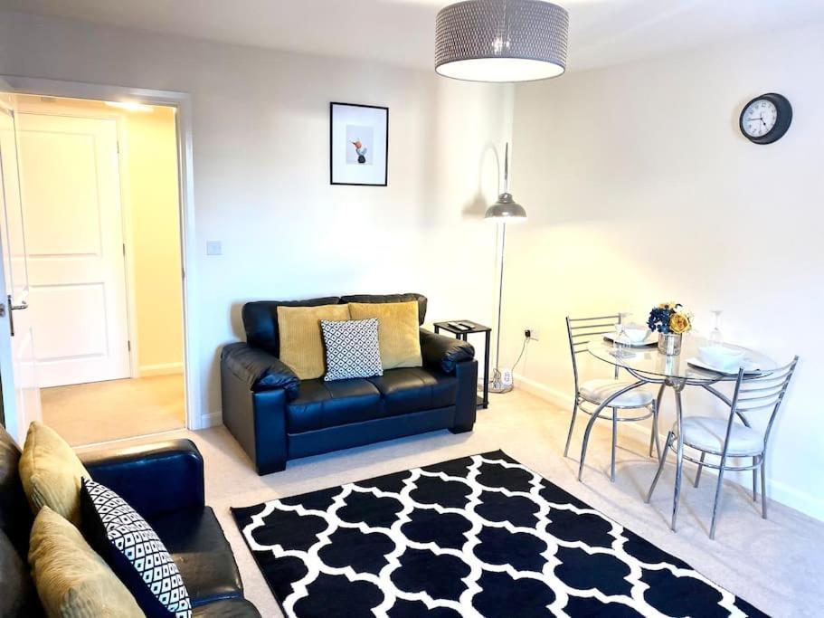 Amazing 2-bed Centre With Parking Apartment