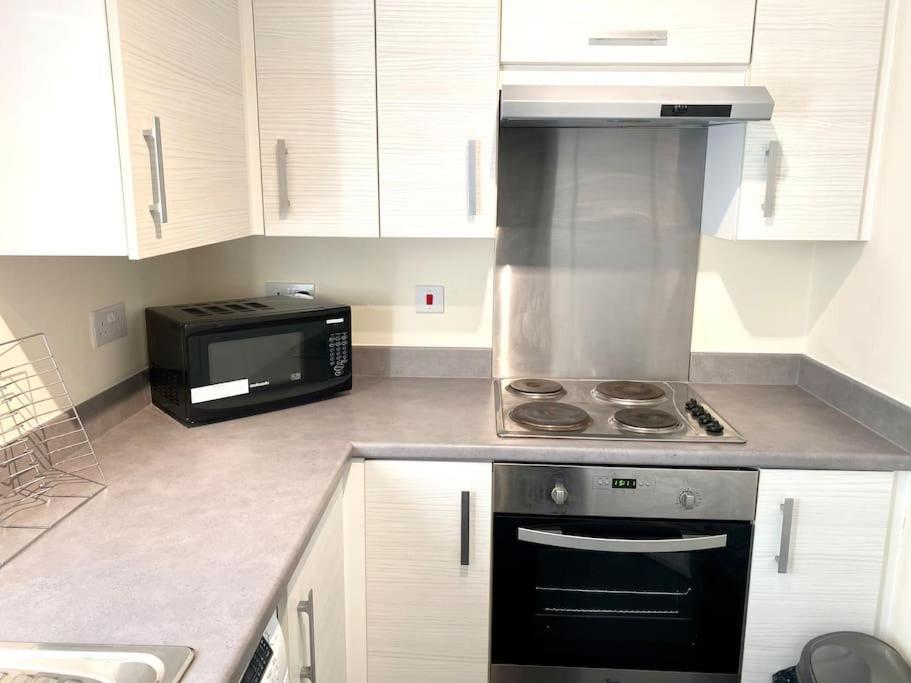 Amazing 2-bed Centre With Parking Apartment *